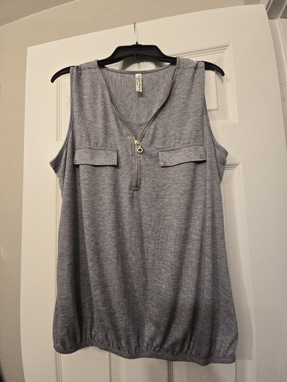 Sleeveless V-Neck Zip Pocket Top - Gray